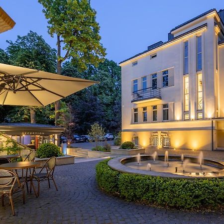 Lion'S Castle Hotel Лвив Екстериор снимка