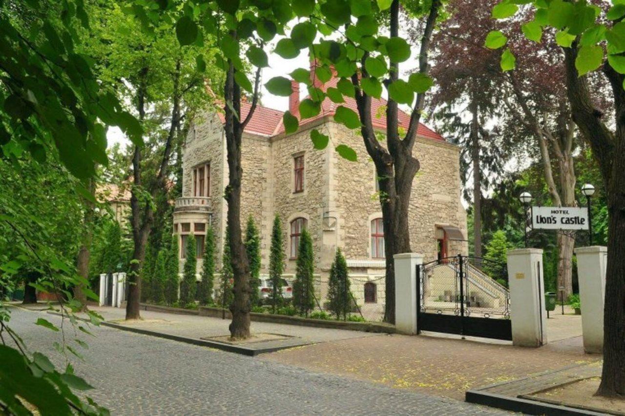 Lion'S Castle Hotel Лвив Екстериор снимка