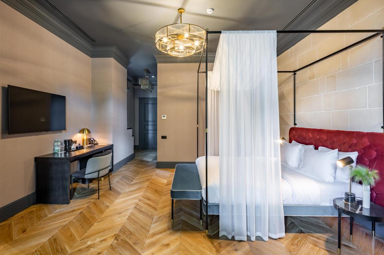 Lion'S Castle Hotel Лвив Екстериор снимка