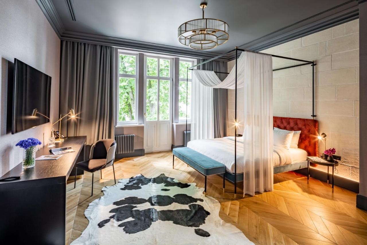 Lion'S Castle Hotel Лвив Екстериор снимка
