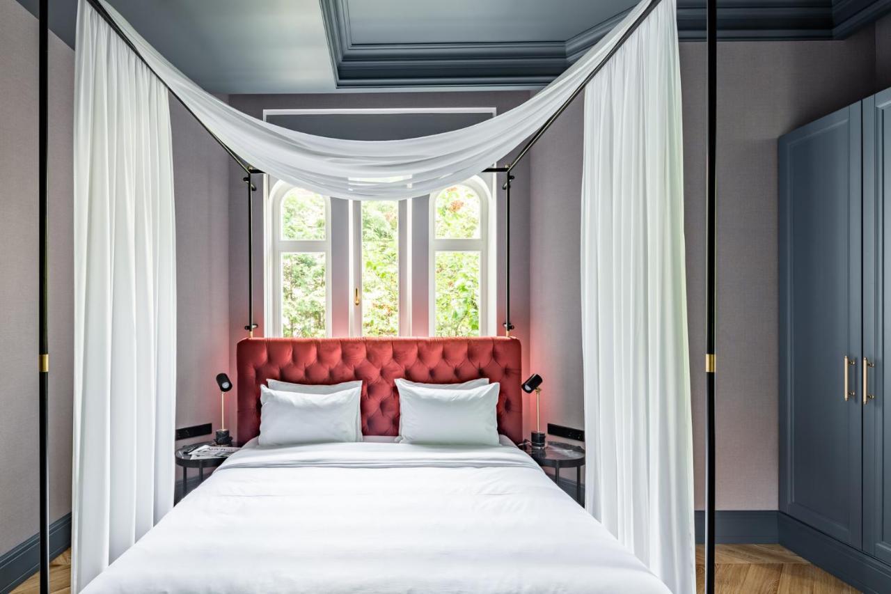 Lion'S Castle Hotel Лвив Екстериор снимка