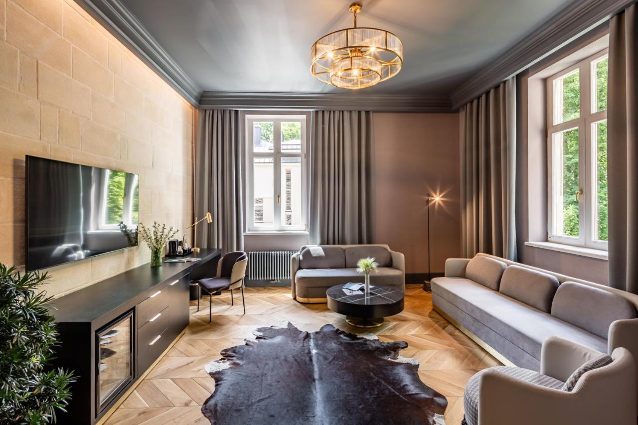 Lion'S Castle Hotel Лвив Екстериор снимка