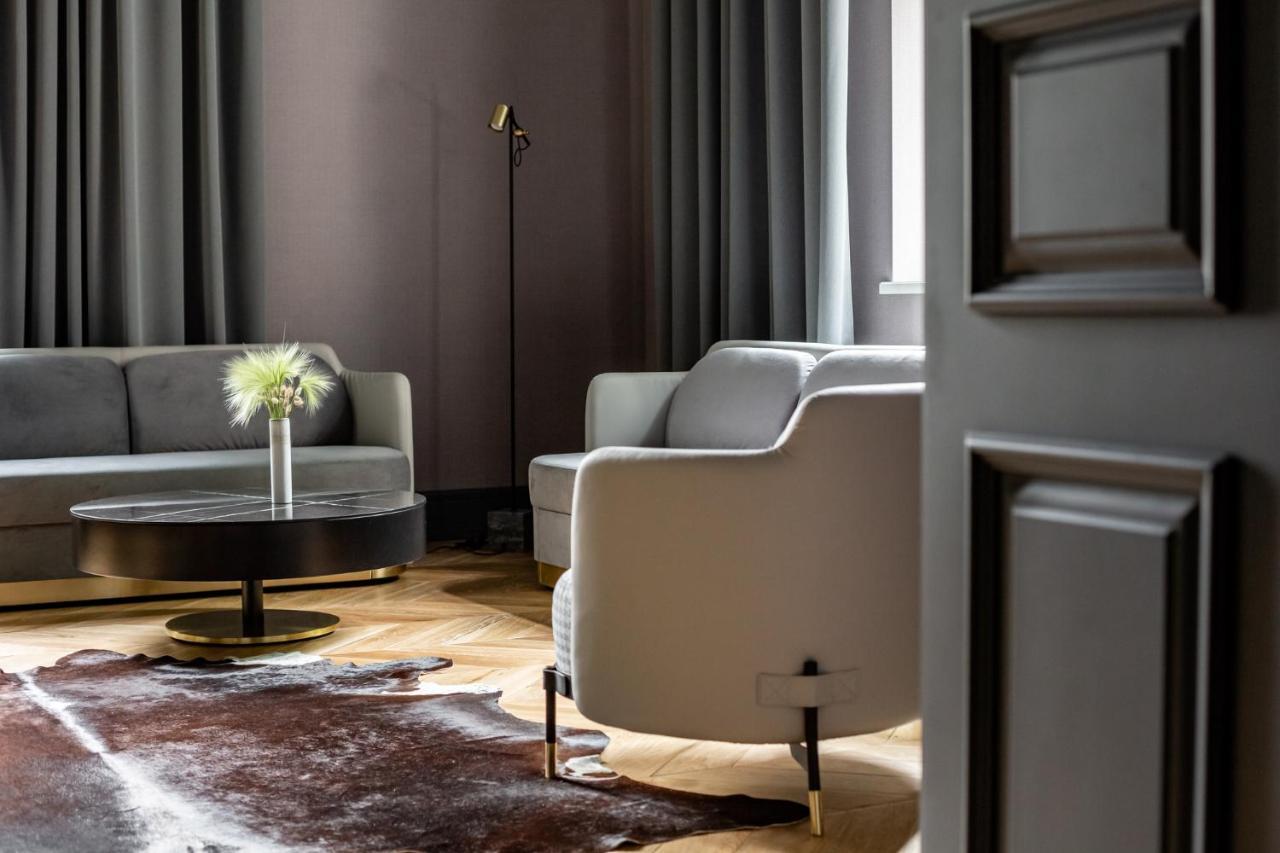 Lion'S Castle Hotel Лвив Екстериор снимка