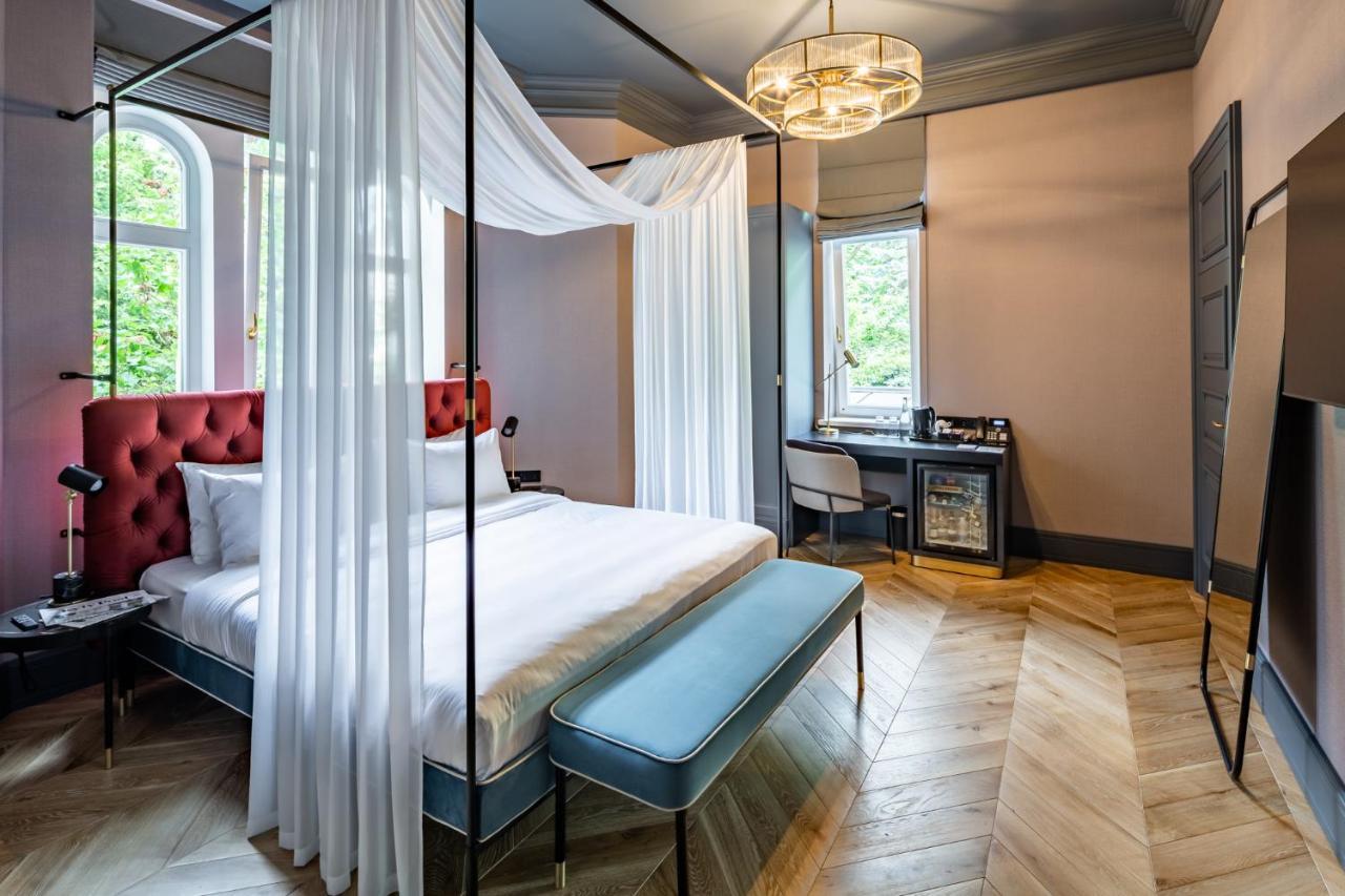 Lion'S Castle Hotel Лвив Екстериор снимка