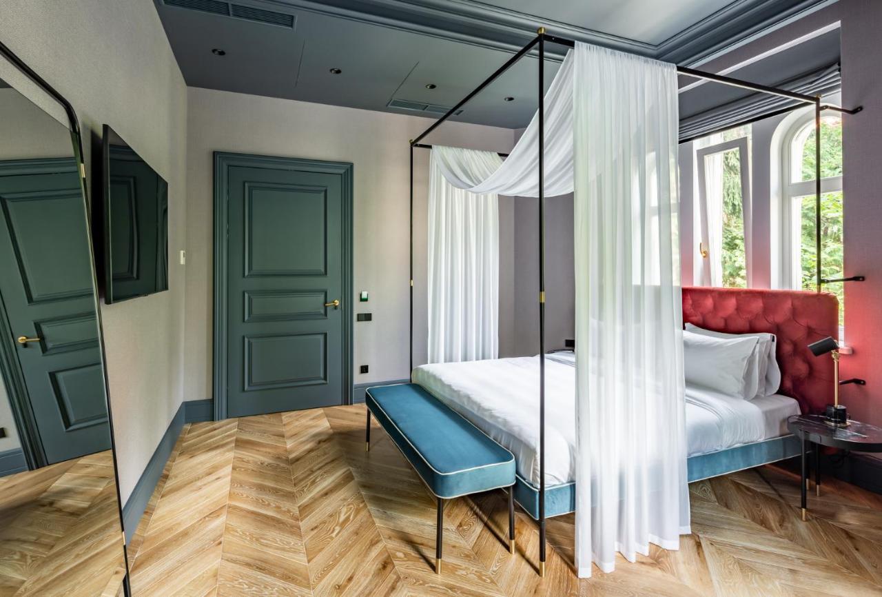 Lion'S Castle Hotel Лвив Екстериор снимка