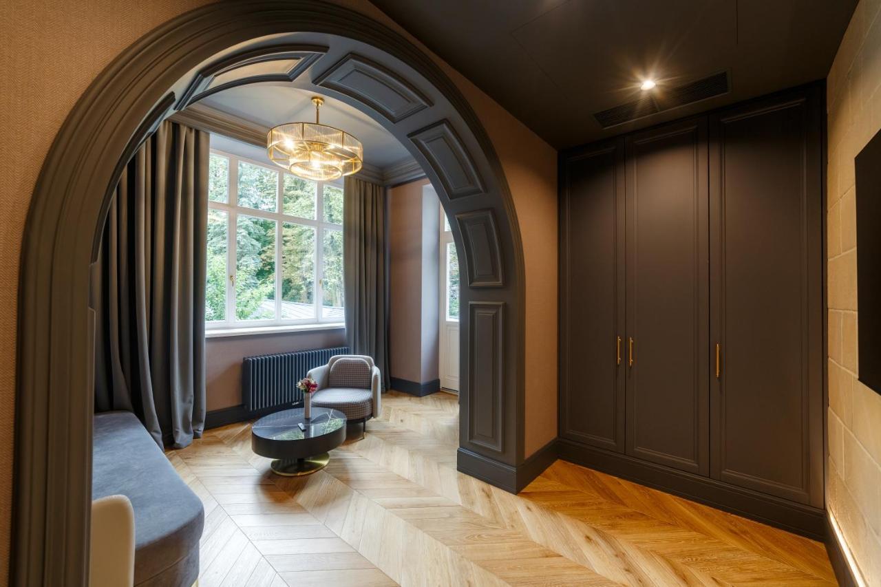 Lion'S Castle Hotel Лвив Екстериор снимка