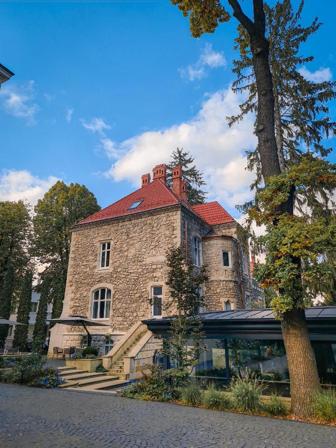Lion'S Castle Hotel Лвив Екстериор снимка
