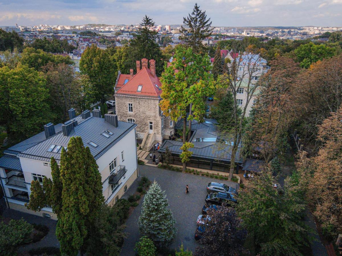 Lion'S Castle Hotel Лвив Екстериор снимка
