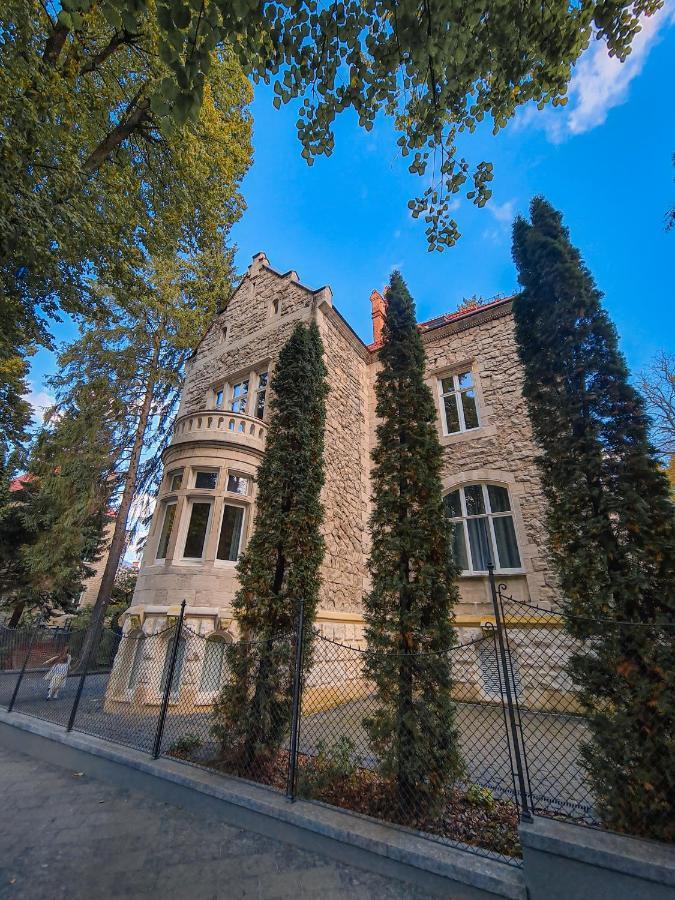 Lion'S Castle Hotel Лвив Екстериор снимка