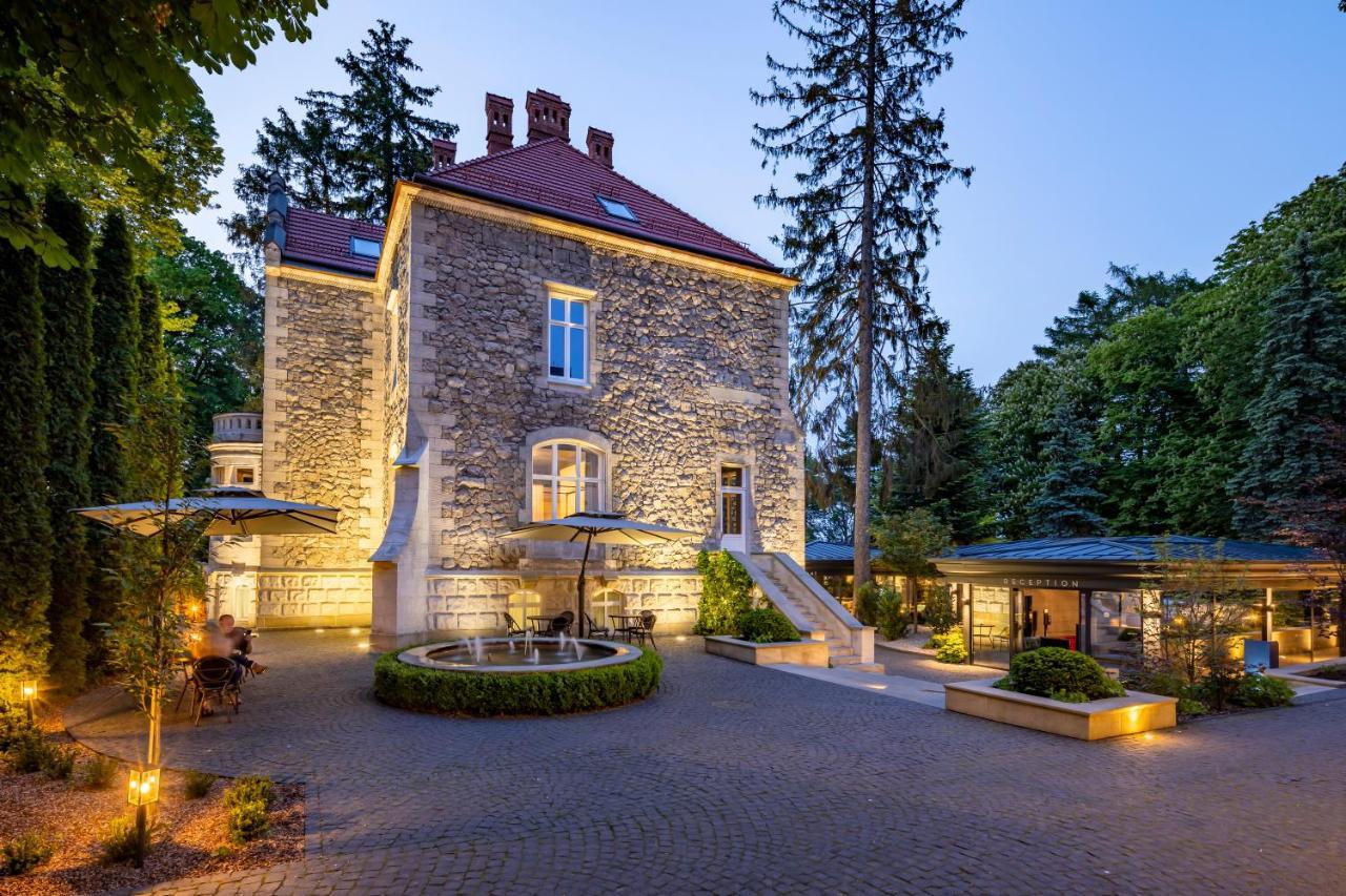 Lion'S Castle Hotel Лвив Екстериор снимка