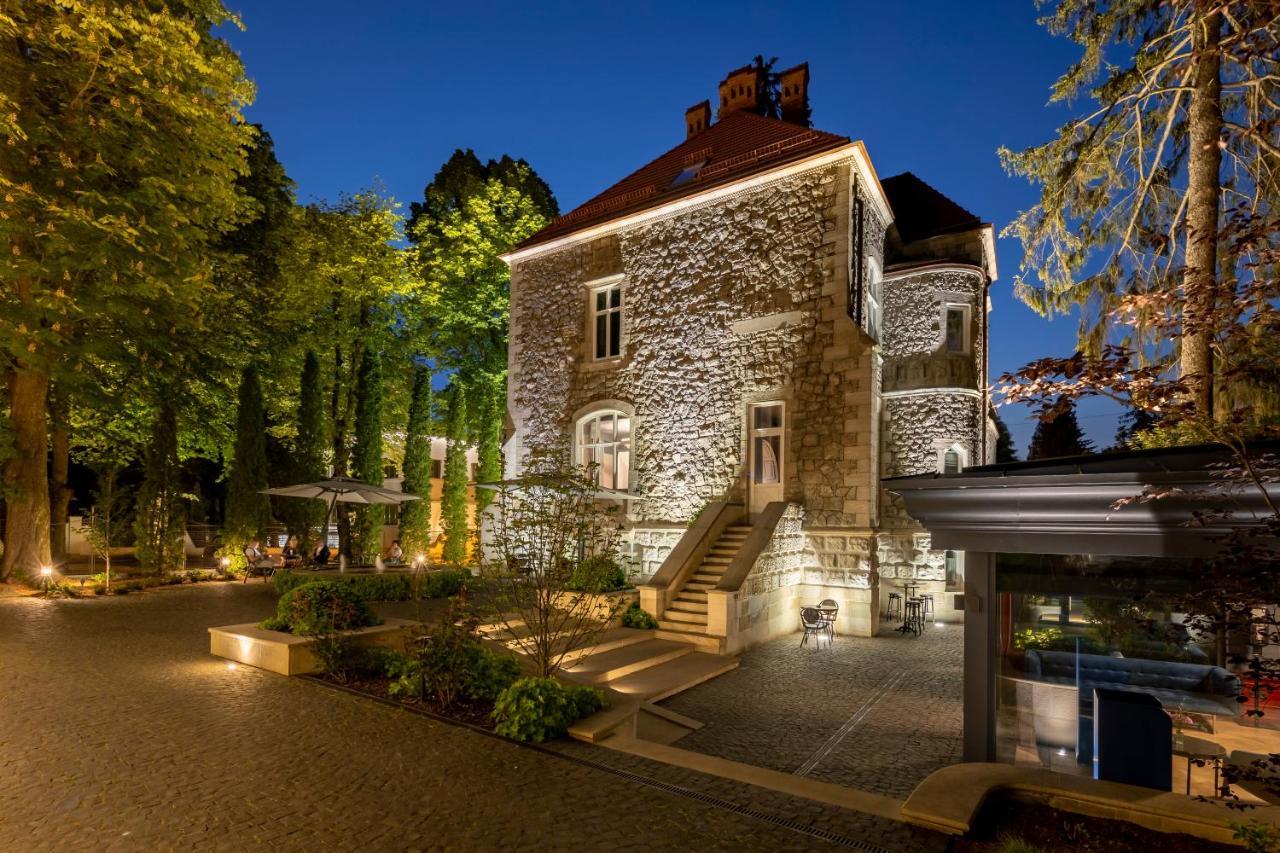 Lion'S Castle Hotel Лвив Екстериор снимка