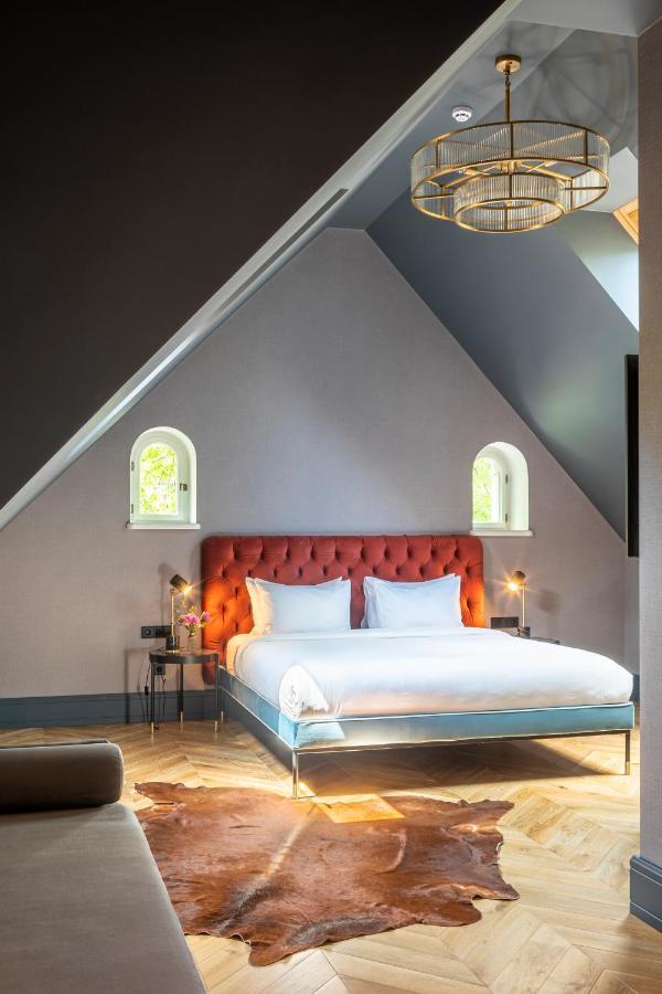 Lion'S Castle Hotel Лвив Екстериор снимка
