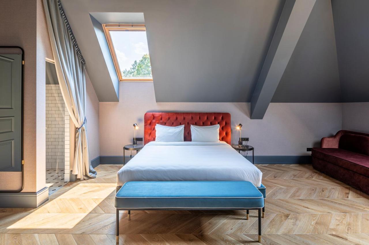 Lion'S Castle Hotel Лвив Екстериор снимка
