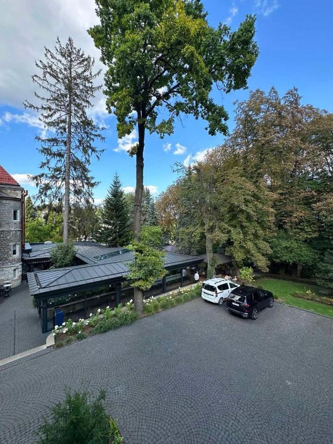 Lion'S Castle Hotel Лвив Екстериор снимка